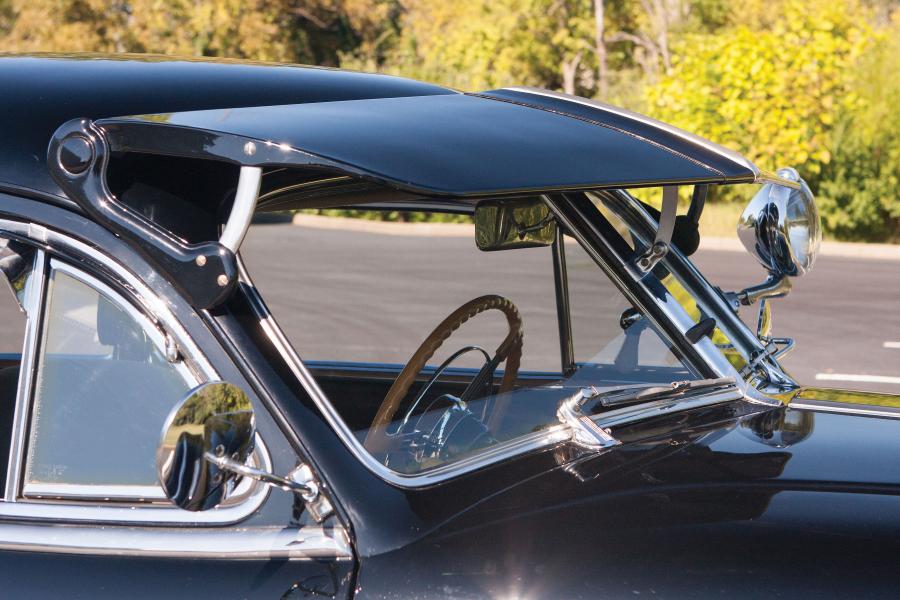 Детали экстерьера Buick Roadmaster Sedanet (76S-4707) 1946 года  (фото 16 из 26)